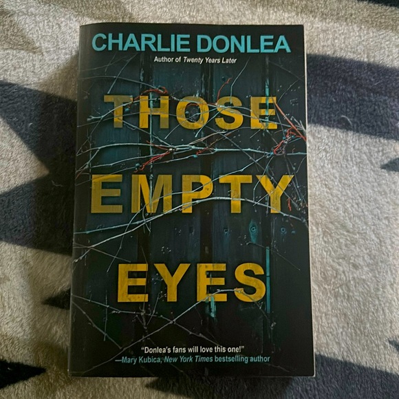 Those Empty Eyes by Charlie Donlea paperback - Picture 1 of 4